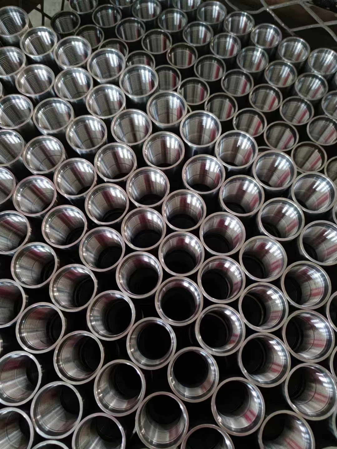 Packaged couplings on pallet