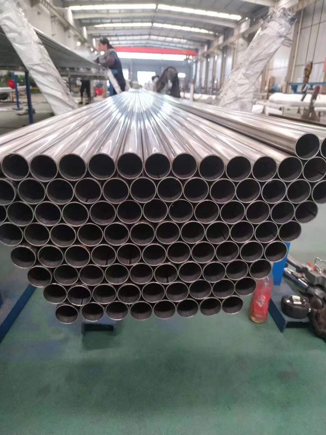 Welded stainless pipe — bundle